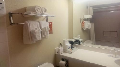 Lightfoot Hotel | Howard Johnson by Wyndham Williamsburg