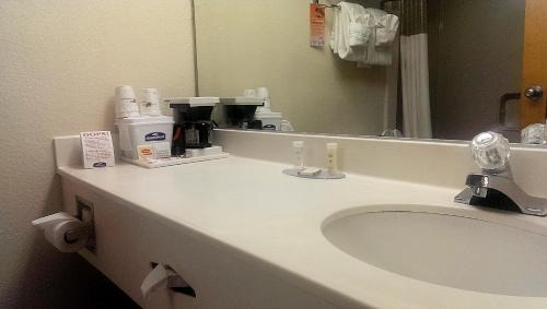 Lightfoot Hotel | Howard Johnson by Wyndham Williamsburg