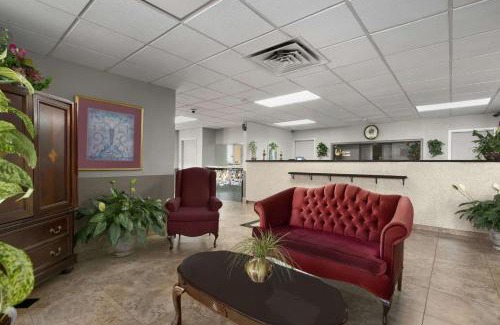 Winter Haven Hotel | Howard Johnson by Wyndham Winter Haven FL