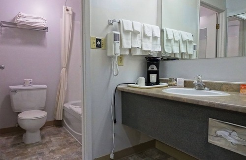 Tillsonburg Hotel | Howard Johnson by Wyndham Tillsonburg