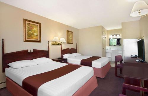Red Deer Hotel | Howard Johnson by Wyndham Red Deer