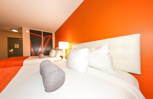 Winnipeg Hotel | Howard Johnson by Wyndham Winnipeg West
