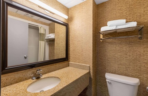 Gillette Hotel | Howard Johnson by Wyndham Gillette