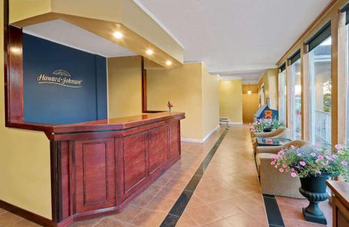 Lindsay Hotel | Howard Johnson by Wyndham Lindsay