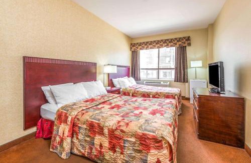 Sunnyside Hotel | Howard Johnson by Wyndham Toronto Downtown West