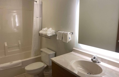 Manteno Hotel | Howard Johnson by Wyndham Manteno