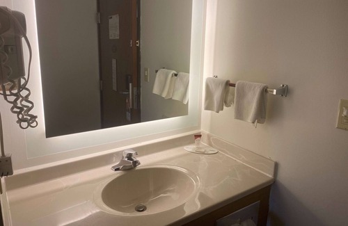 Manteno Hotel | Howard Johnson by Wyndham Manteno