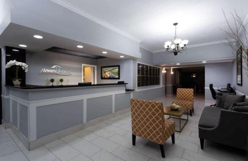 Waukegan Hotel | Howard Johnson by Wyndham Waukegan Great Lakes