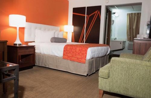 Waukegan Hotel | Howard Johnson by Wyndham Waukegan Great Lakes
