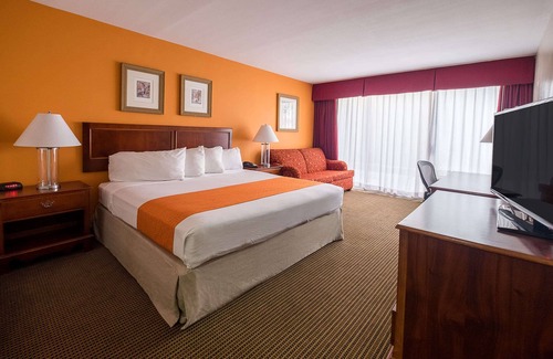 Northwest Anaheim Hotel | Howard Johnson Hotel&Conf Cntr by Wyndham Fullerton/Anaheim