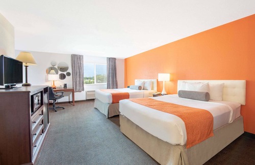Oacoma Hotel | Howard Johnson Hotel & Suites by Wyndham Oacoma