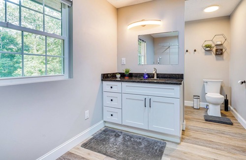 Howard House | Howard Retreat w/ Deck + Fire Pit, 1 Mi to Lake!