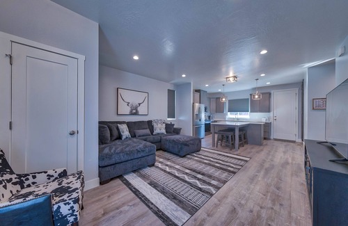 Cody House | -:- Howdy Hideaway -:- Modern New Construction - 4BR+