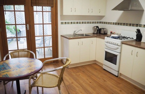 Adelaide Central Business District House | Howe on Cottage - on Harriett's