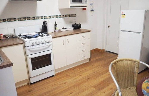 Adelaide Central Business District House | Howe on Cottage - on Harriett's