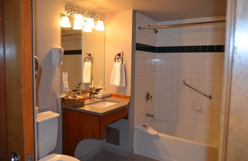 Downtown Squamish Hotel | Howe Sound Inn & Brewing Company