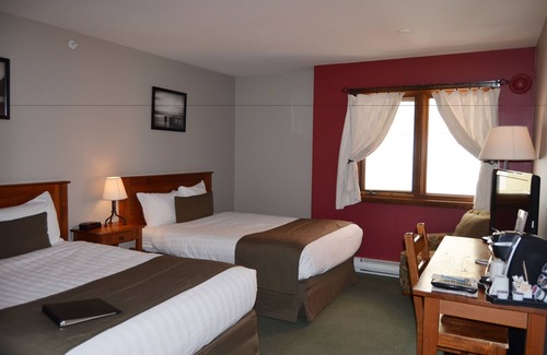 Downtown Squamish Hotel | Howe Sound Inn & Brewing Company