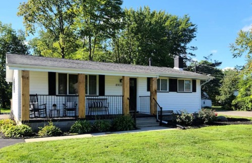 Howland Corners House | Howland Center Farmhouse Near The Grand Resort