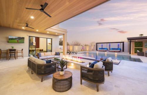 Paradise Valley Ranchos House | HoZho Estate on Harmony