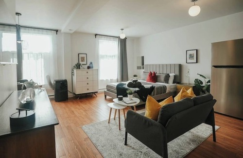 De Lorimier Apartment | HRésidences: Cozy Studio on Mont Royal Street