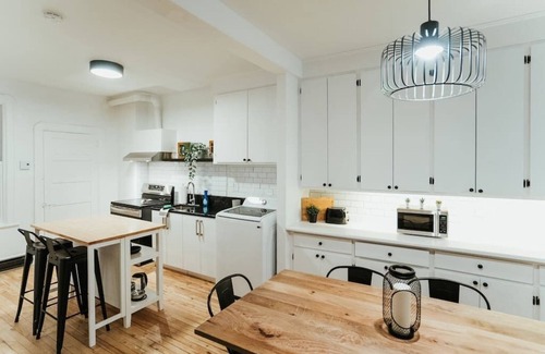 Verdun Apartment | HRésidence Cozy 3 Bedroom: The Heart of Wellington