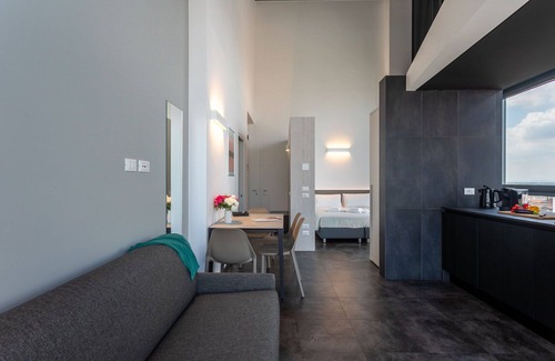 Mestre Apartment | Htm Tower - 1002 Executive by Halldis