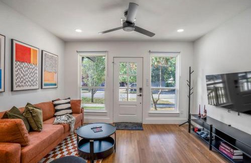 Greater East End Apartment | Htown eclectic funk vibe unit A