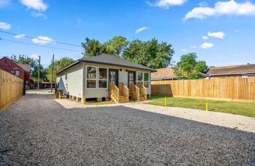 Greater East End Apartment | Htown Ecletic Funk Vibe Unit B