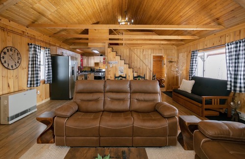 Phillips Cabin | Huck’s Hideaway – Near Rangeley Lakes & Trails