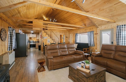 Phillips Cabin | Huck’s Hideaway – Near Rangeley Lakes & Trails