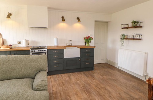Barnard Castle Cottage | HUDEWAY VIEW, pet friendly, with open fire in Middleton-In-Teesdale