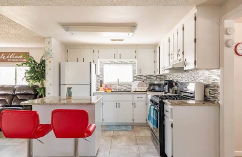 Hudson House | Hudson Come Sea it your self Waterfront with kayak