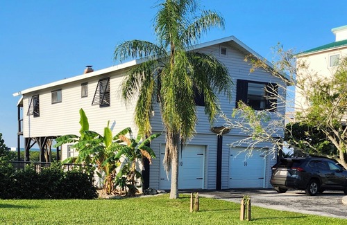 Driftwood Isles House | Hudson, FL Cozy Waterfront Villa. A Relaxing Florida Destination on the Gulf!