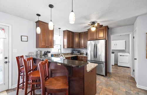 Clarksville House | Hudson House 0.2 Miles to Red River w/King Bed (1726 Broadripple Drive)