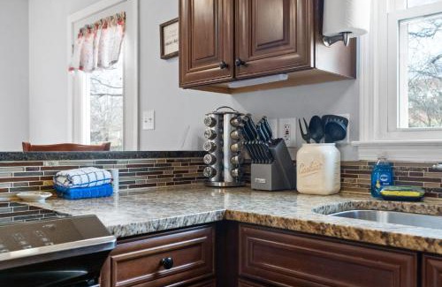 Clarksville House | Hudson House 0.2 Miles to Red River w/King Bed (1726 Broadripple Drive)