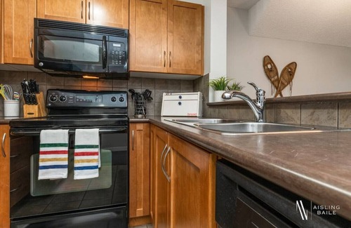 East Kootenay Condo | Hudson Pointe | Top Floor | Pool | Hot Tub | Gym