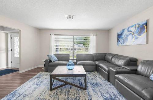 Windsor Mill House | Hudson retreat, 3 Bedroom Pool Home!