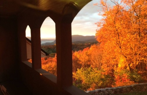 Garrison House | Hudson valley views mountaiuntop home
