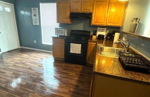 Downtown Baltimore Apartment | HUGE 2 Bedroom Apt FREE parking II Queen Bed