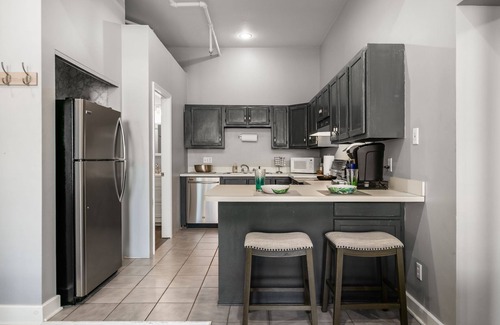 Short North Condo | Huge 2 BR Convention Center Condo by Short North + Downtown+ North Market