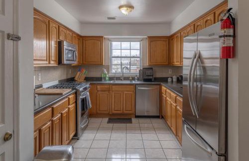 Jersey City Apartment | Huge 3BR Urban Gem just 3 miles to NYC plus Free Parking