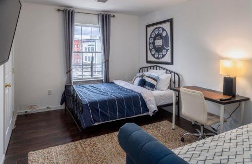 Jersey City Apartment | Huge 3BR Urban Gem just 3 miles to NYC plus Free Parking