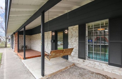 Blackshear-Prospect Hill House | Huge 4 Bedroom MCM House, Walk to Downtown!