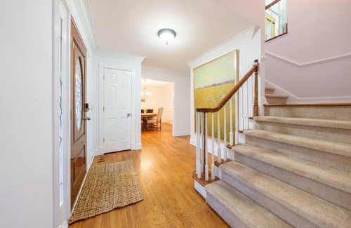 Gainesville House | Huge! 5 Bedroom Near Lake Lanier and Chateau Elan
