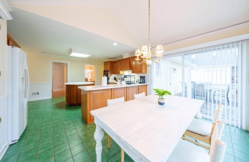 Gainesville House | Huge! 5 Bedroom Near Lake Lanier and Chateau Elan
