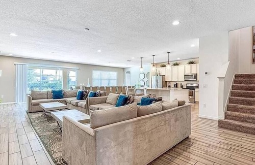Loughman House | Huge 5 Star Resort Villa 30+ Guests - Resort/Pool/Spa/Game Room/Near Parks!