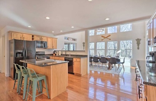Lackawaxen Cabin | Huge 5BR Cabin Retreat With Game Room & Nature Views