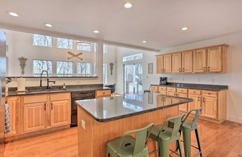 Lackawaxen Cabin | Huge 5BR Cabin Retreat With Game Room & Nature Views