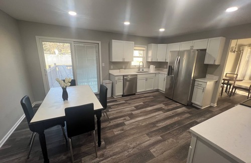 Polk City House | HUGE 9-10 bedroom w/Gorgeous 120K Remodel - Great for XL Families or Contractors