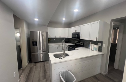 Polk City House | HUGE 9-10 bedroom w/Gorgeous 120K Remodel - Great for XL Families or Contractors